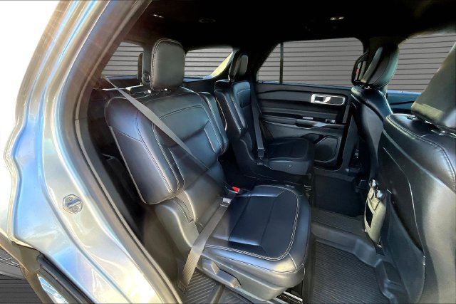 Used 2020 Ford Explorer XLT w/ Equipment Group 202A AWD/4WD image 24