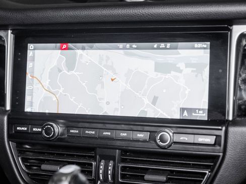 Used 2021 Porsche Macan S image 37