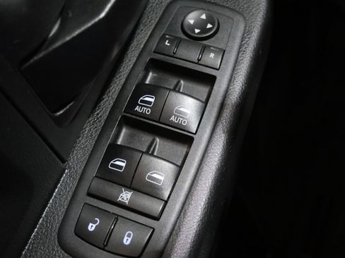 Used 2018 RAM 1500 Express AWD/4WD image 12