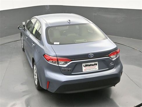 Used 2025 Toyota Corolla LE image 28