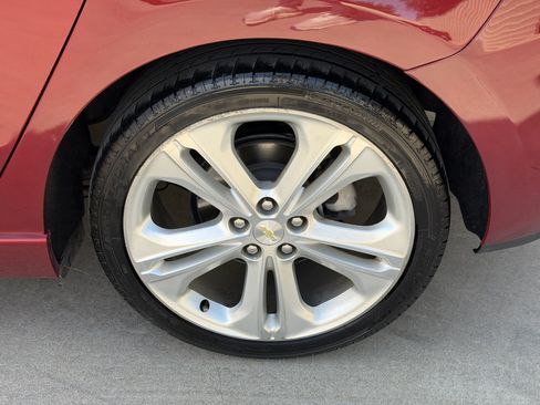 Used 2017 Chevrolet Cruze Premier FWD image 12