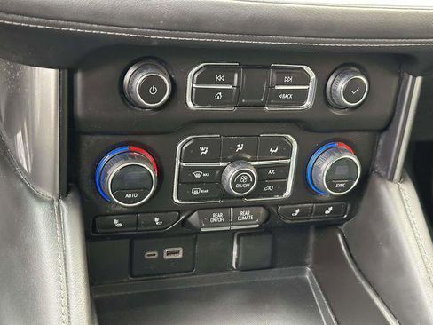 Used 2023 Chevrolet Suburban LT image 29