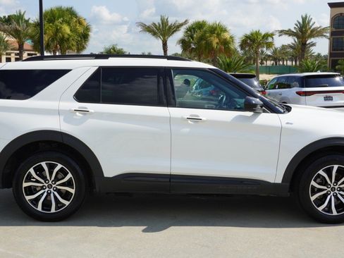 Used 2022 Ford Explorer ST-Line AWD/4WD image 4