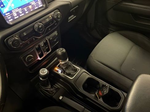 Used 2021 Jeep Wrangler Unlimited Sahara w/ Uconnect 4C Nav & Sound Group AWD/4WD image 18