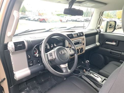 Used 2014 Toyota FJ Cruiser 2WD w/ Convenience Package image 20