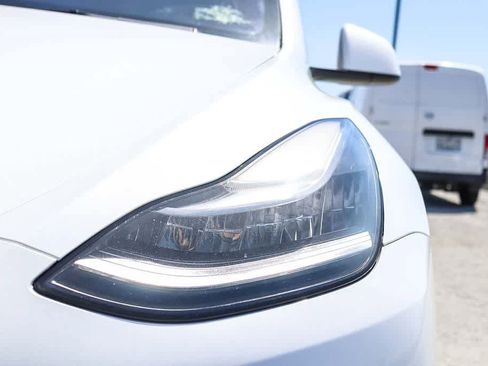 Used 2021 Tesla Model Y Long Range AWD/4WD image 7