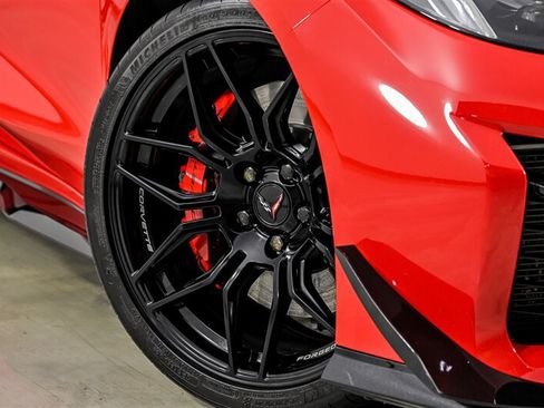 Used 2023 Chevrolet Corvette Z06 w/ Engine Appearance Package RWD image 3