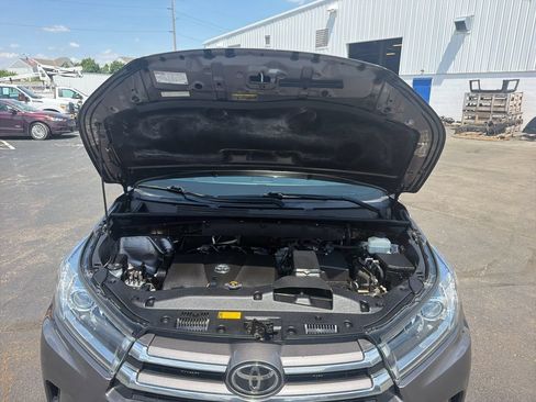 Used 2018 Toyota Highlander Limited AWD/4WD image 32