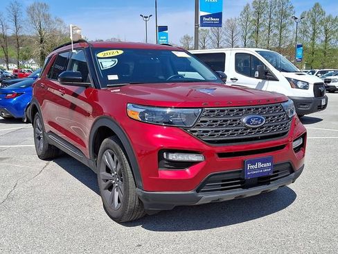 Used 2024 Ford Explorer XLT w/ Equipment Group 202A AWD/4WD image 2