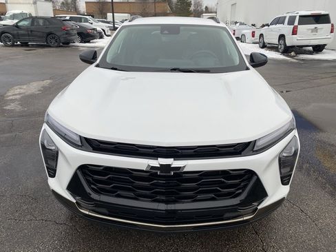 Used 2024 Chevrolet Trax ACTIV w/ Driver Confidence Package image 3