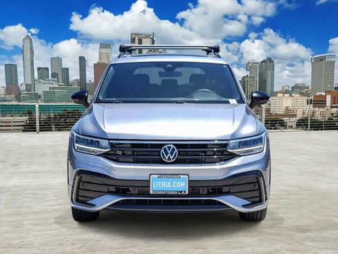 Used 2022 Volkswagen Tiguan SE R-Line FWD image 2