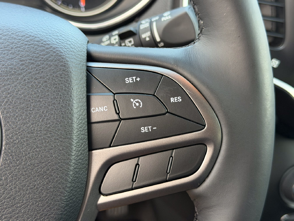 Used 2020 Jeep Cherokee Latitude Plus w/ Cold Weather Group AWD/4WD image 24