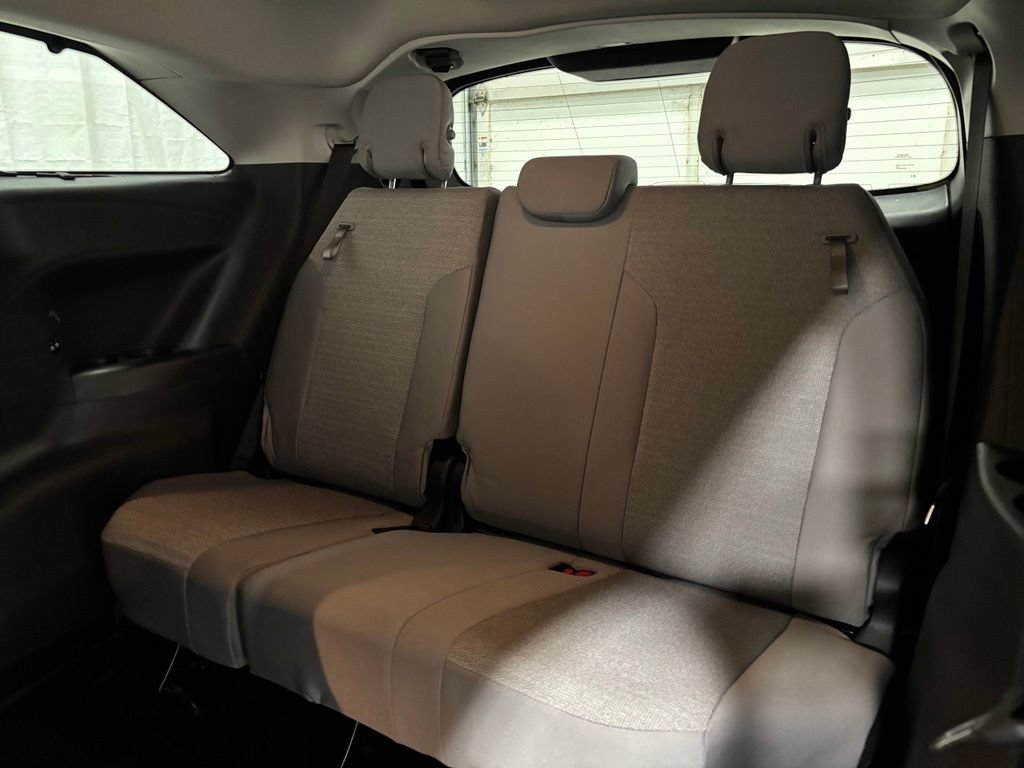 Used 2026 Toyota Sienna LE AWD/4WD image 53