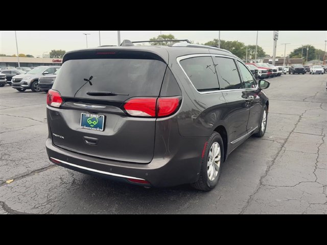 Used 2018 Chrysler Pacifica Touring-L Plus FWD image 8