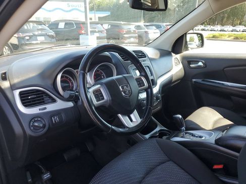 Used 2019 Dodge Journey SE w/ Connectivity Group FWD image 18