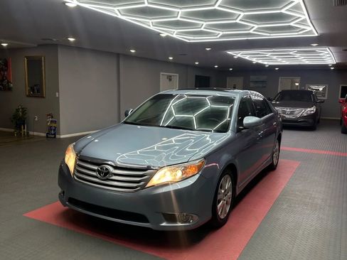 Used 2012 Toyota Avalon Limited image 2