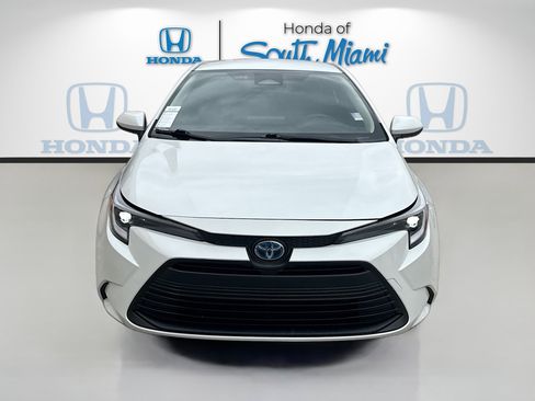Used 2025 Toyota Corolla LE w/ Convenience Package image 2