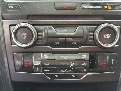 Used 2017 Ford Explorer XLT w/ Equipment Group 202A AWD/4WD image 31