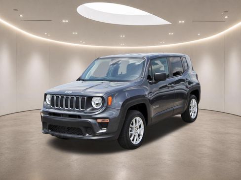 Used 2023 Jeep Renegade Latitude AWD/4WD image 3