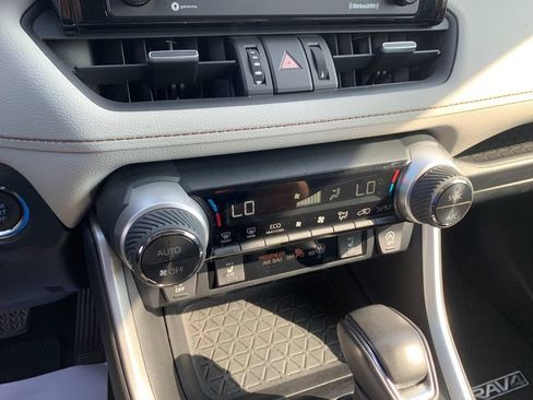 Used 2020 Toyota RAV4 XLE Premium AWD/4WD image 23