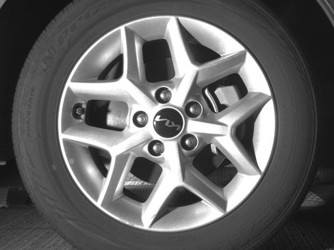 Used 2025 Kia Soul LX w/ LX Technology Package FWD image 16