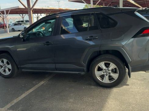 Used 2021 Toyota RAV4 XLE w/ Convenience Package image 2