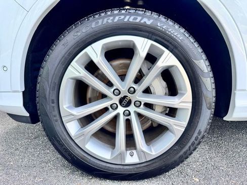 Certified 2025 Audi Q7 2.0T Premium w/ Convenience Package image 8