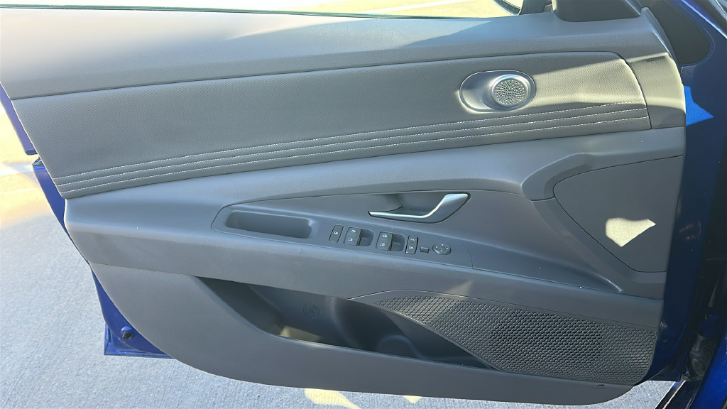 Used 2025 Hyundai Elantra SEL FWD image 20