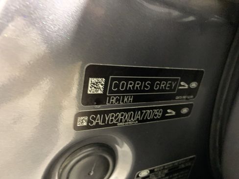 Used 2018 Land Rover Range Rover Velar S image 12