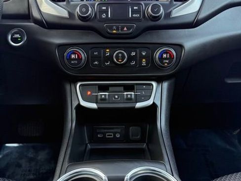 Used 2023 GMC Terrain SLE image 26