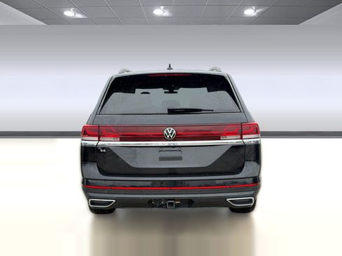 Certified 2026 Volkswagen Atlas SE w/ Black Wheel Package FWD image 9