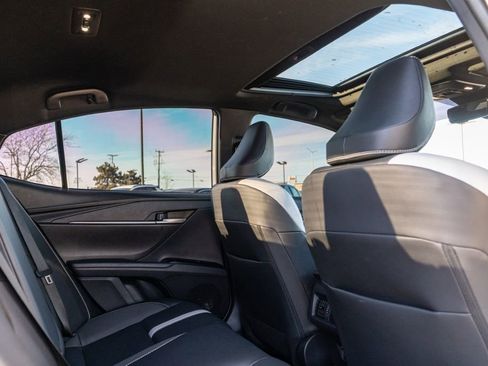 Used 2025 Toyota Camry SE w/ Convenience Package image 14