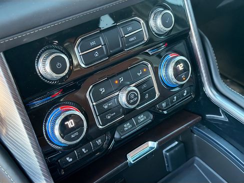 Used 2023 GMC Yukon Denali Ultimate image 35