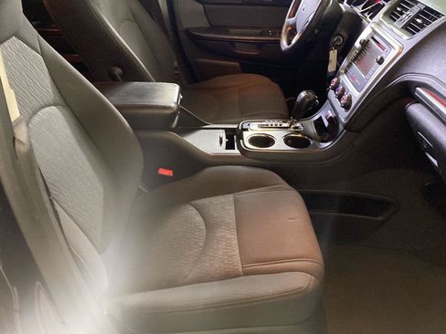 Used 2014 GMC Acadia SLE FWD image 29