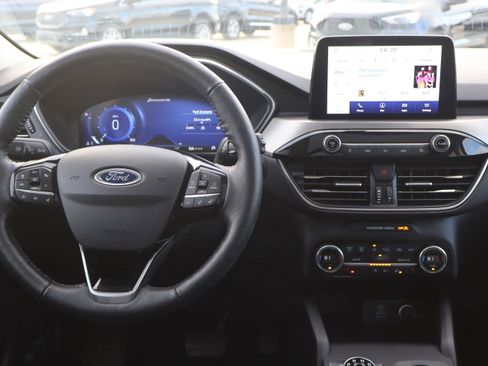 Used 2021 Ford Escape Titanium image 13