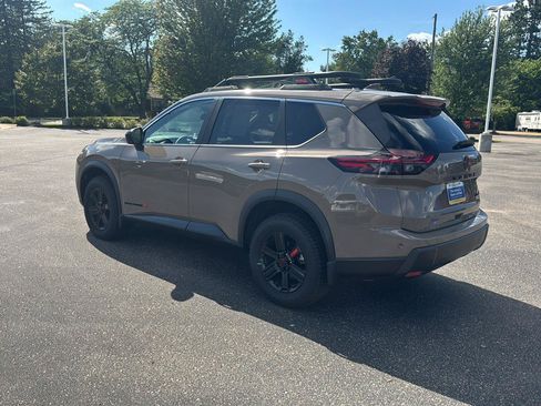 Used 2025 Nissan Rogue SV AWD/4WD image 5