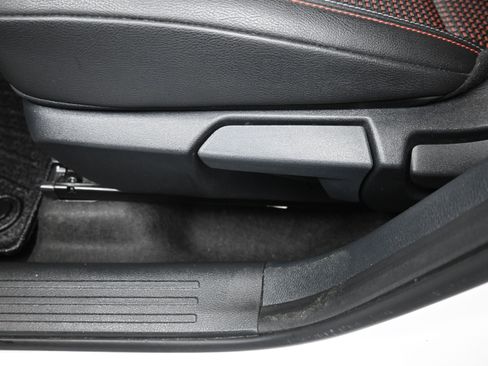 Used 2025 Nissan Kicks SR image 7