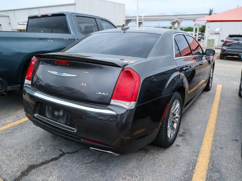 Used 2021 Chrysler 300 Touring w/ Driver Convenience Group image 8