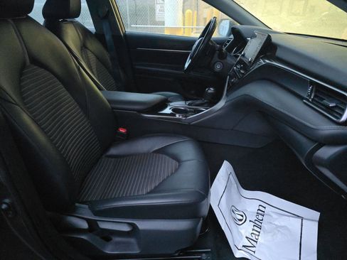 Used 2021 Toyota Camry SE image 10