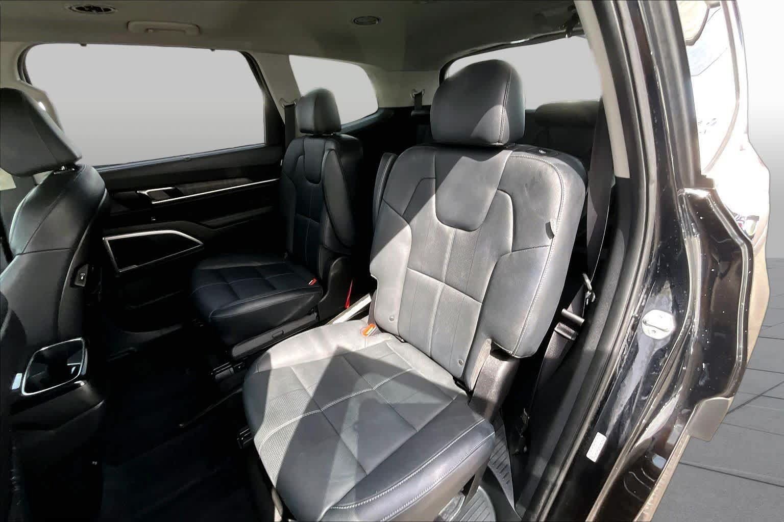 Used 2023 Kia Telluride EX w/ EX Captain's Chair Package FWD image 21