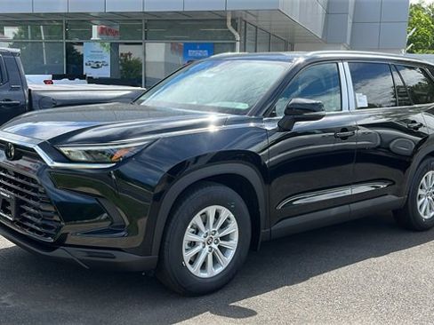 New 2025 Toyota Grand Highlander FWD image 3