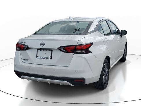 Used 2025 Nissan Versa SV FWD image 5