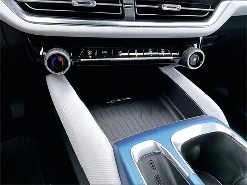 New 2026 Chevrolet Equinox EV LT image 15