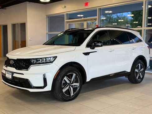 Used 2021 Kia Sorento S w/ Panoramic Sunroof Package FWD image 4