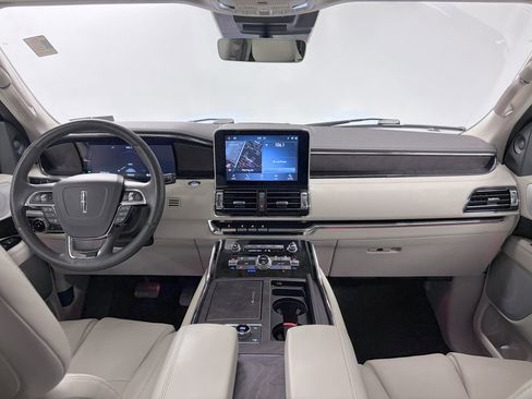 Used 2021 Lincoln Navigator L Reserve w/ Luxury Package AWD/4WD image 2