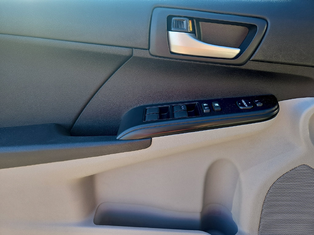 Used 2012 Toyota Camry LE FWD image 16