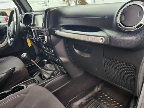 Used 2013 Jeep Wrangler Sahara w/ Dual Top Group AWD/4WD image 37
