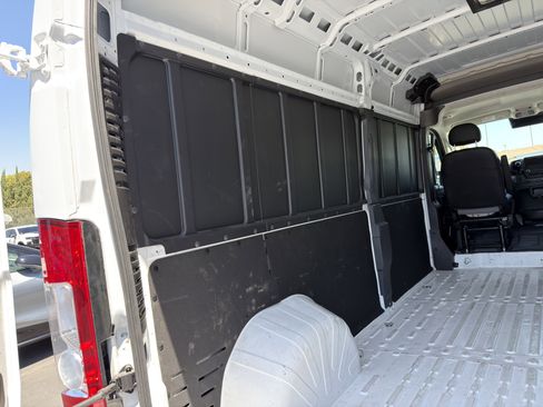 Used 2025 RAM ProMaster 2500 w/ Convenience Group FWD image 21