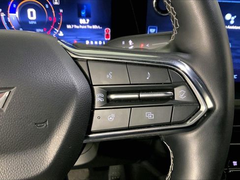 Used 2024 Chevrolet Traverse LT image 19