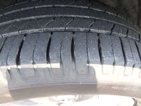 Used 2022 Ford Explorer XLT w/ Equipment Group 202A RWD image 35